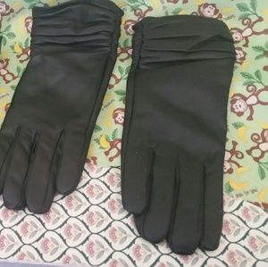 Women's leather gloves